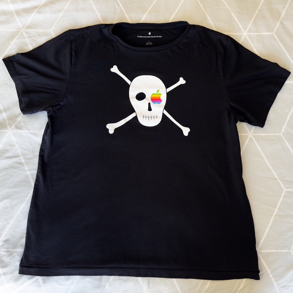 Apple Park Company Store Pirate Flag Rainbow Logo T-Shirt Black Size Large